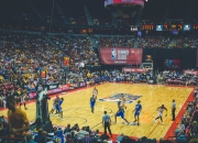 熊猫体育官网入口-横扫与关键先生，北京队的胜利与詹姆斯的传奇时刻